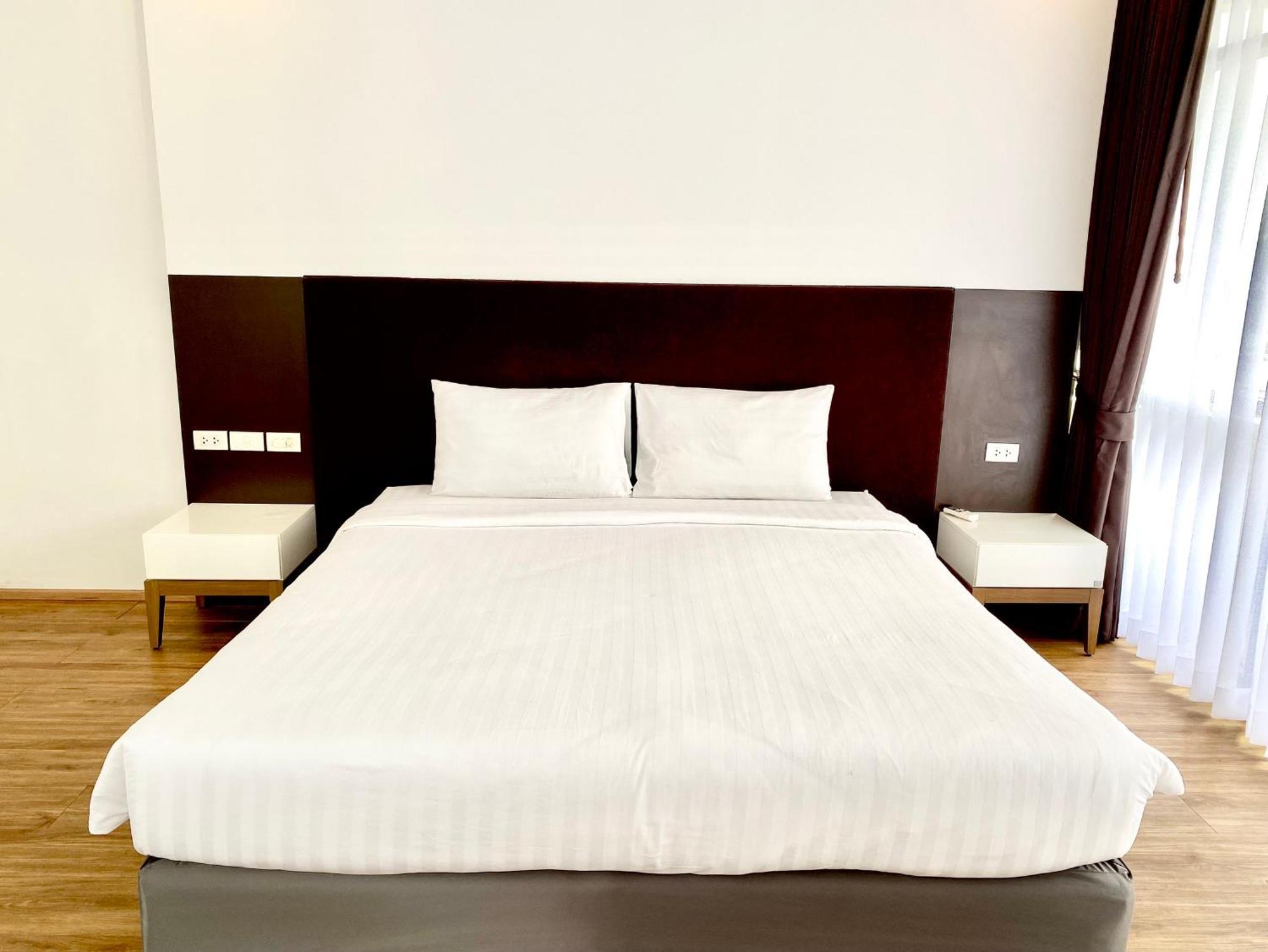 Nantiruj Tower - นันทิรุจ ทาวเวอร์ เซอร์วิสอพาร์ทเม้นท์ สุขุมวิท ซอย 8 Apartment Bangkok Bagian luar foto