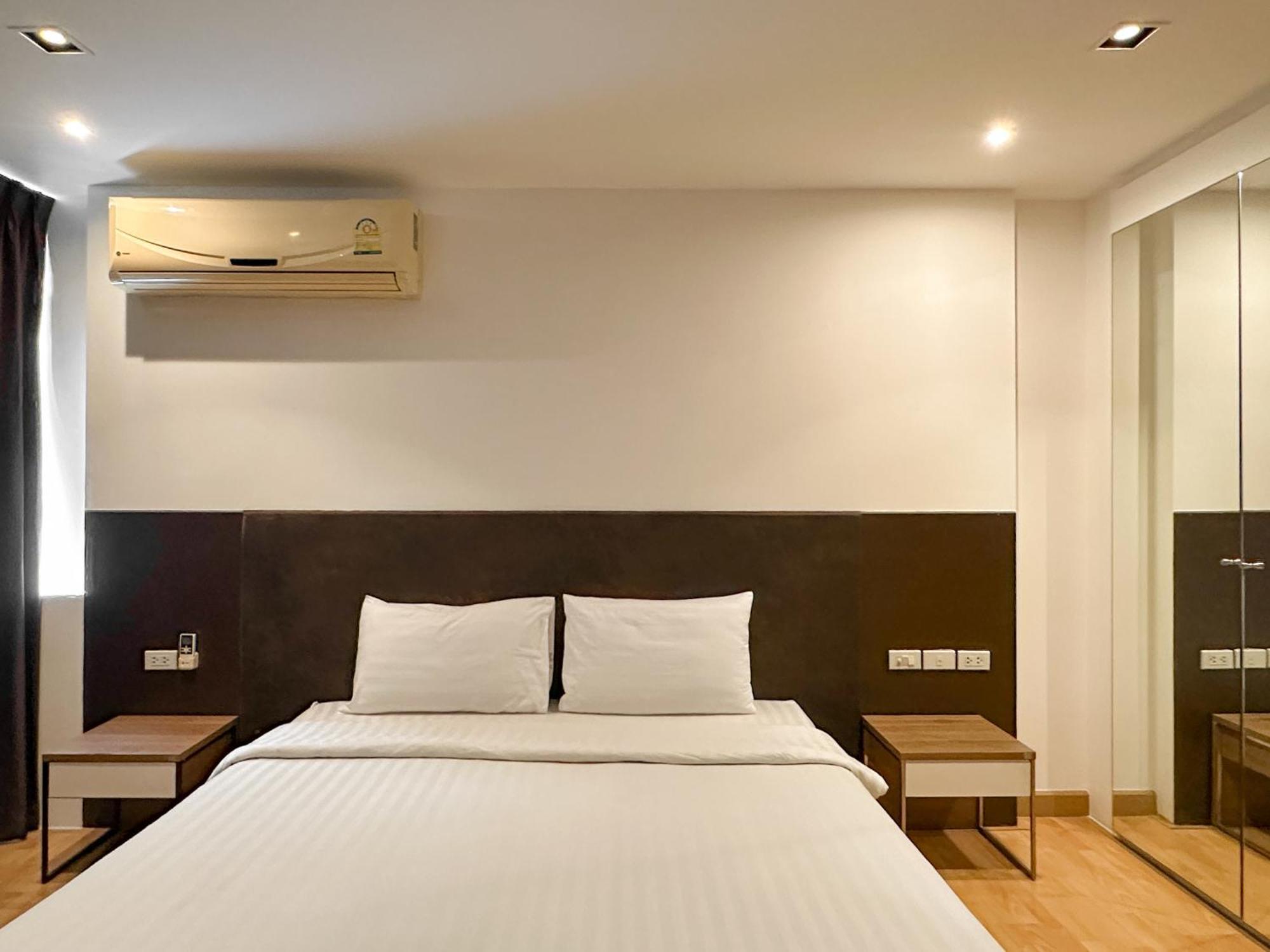 Nantiruj Tower - นันทิรุจ ทาวเวอร์ เซอร์วิสอพาร์ทเม้นท์ สุขุมวิท ซอย 8 Apartment Bangkok Bagian luar foto