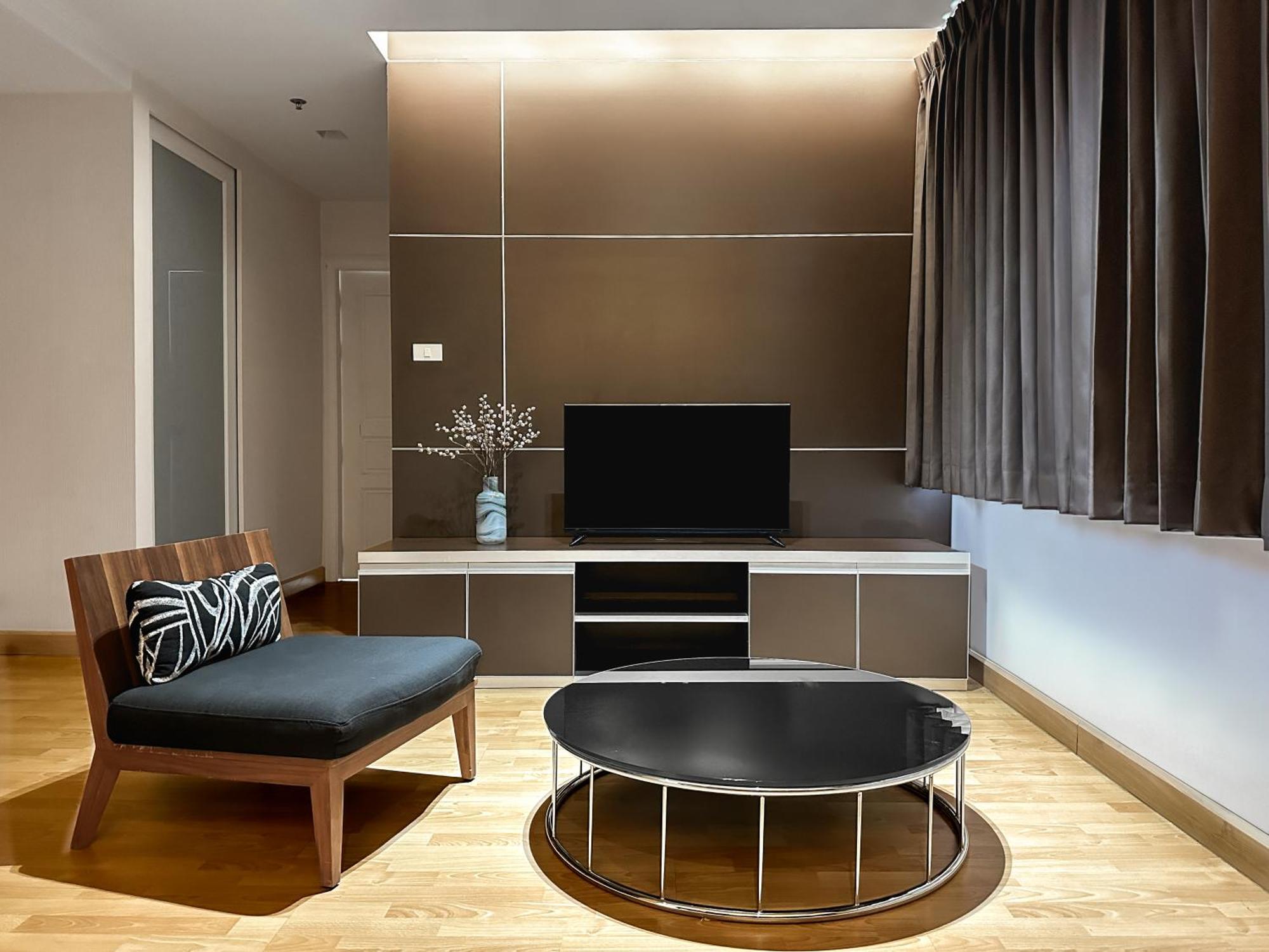 Nantiruj Tower - นันทิรุจ ทาวเวอร์ เซอร์วิสอพาร์ทเม้นท์ สุขุมวิท ซอย 8 Apartment Bangkok Bagian luar foto