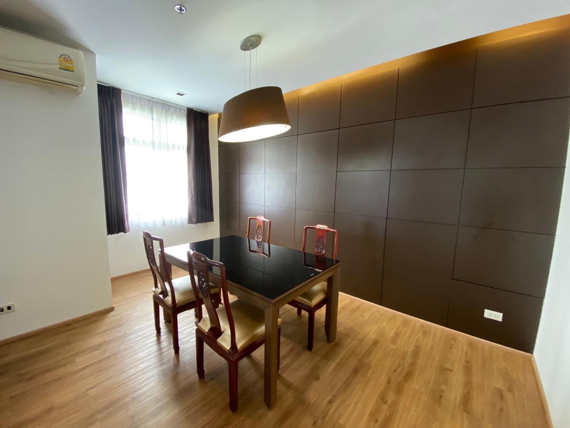 Nantiruj Tower - นันทิรุจ ทาวเวอร์ เซอร์วิสอพาร์ทเม้นท์ สุขุมวิท ซอย 8 Apartment Bangkok Bagian luar foto