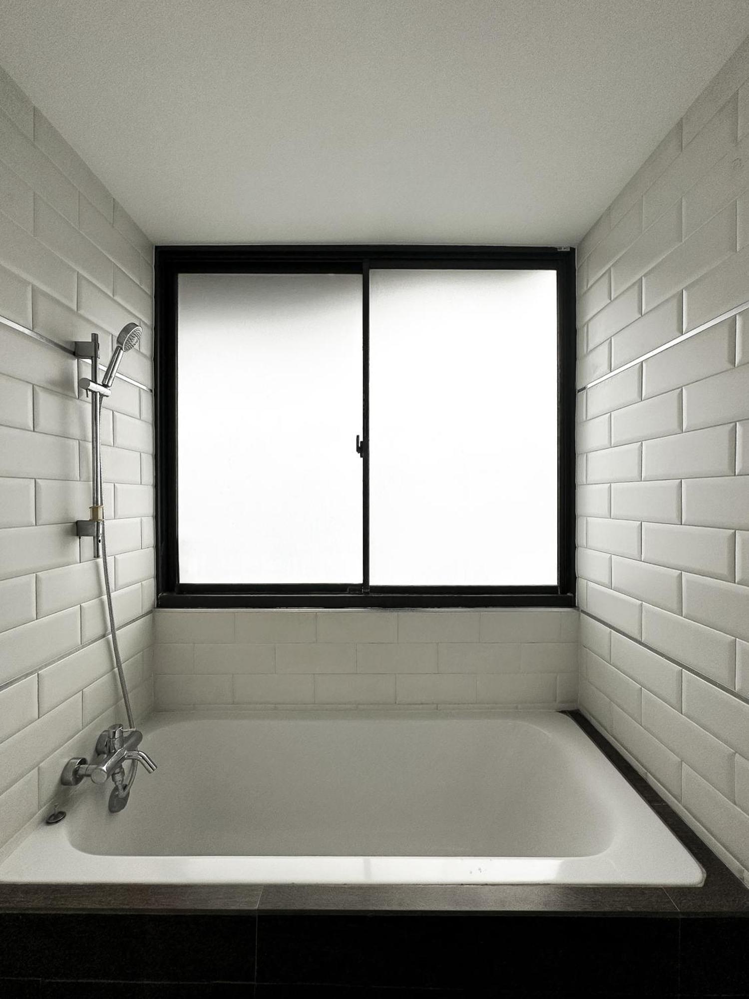 Nantiruj Tower - นันทิรุจ ทาวเวอร์ เซอร์วิสอพาร์ทเม้นท์ สุขุมวิท ซอย 8 Apartment Bangkok Bagian luar foto