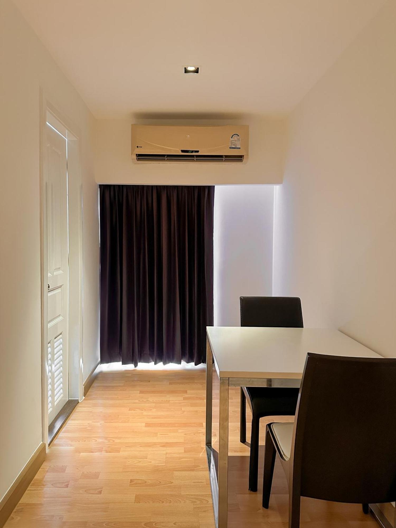 Nantiruj Tower - นันทิรุจ ทาวเวอร์ เซอร์วิสอพาร์ทเม้นท์ สุขุมวิท ซอย 8 Apartment Bangkok Bagian luar foto