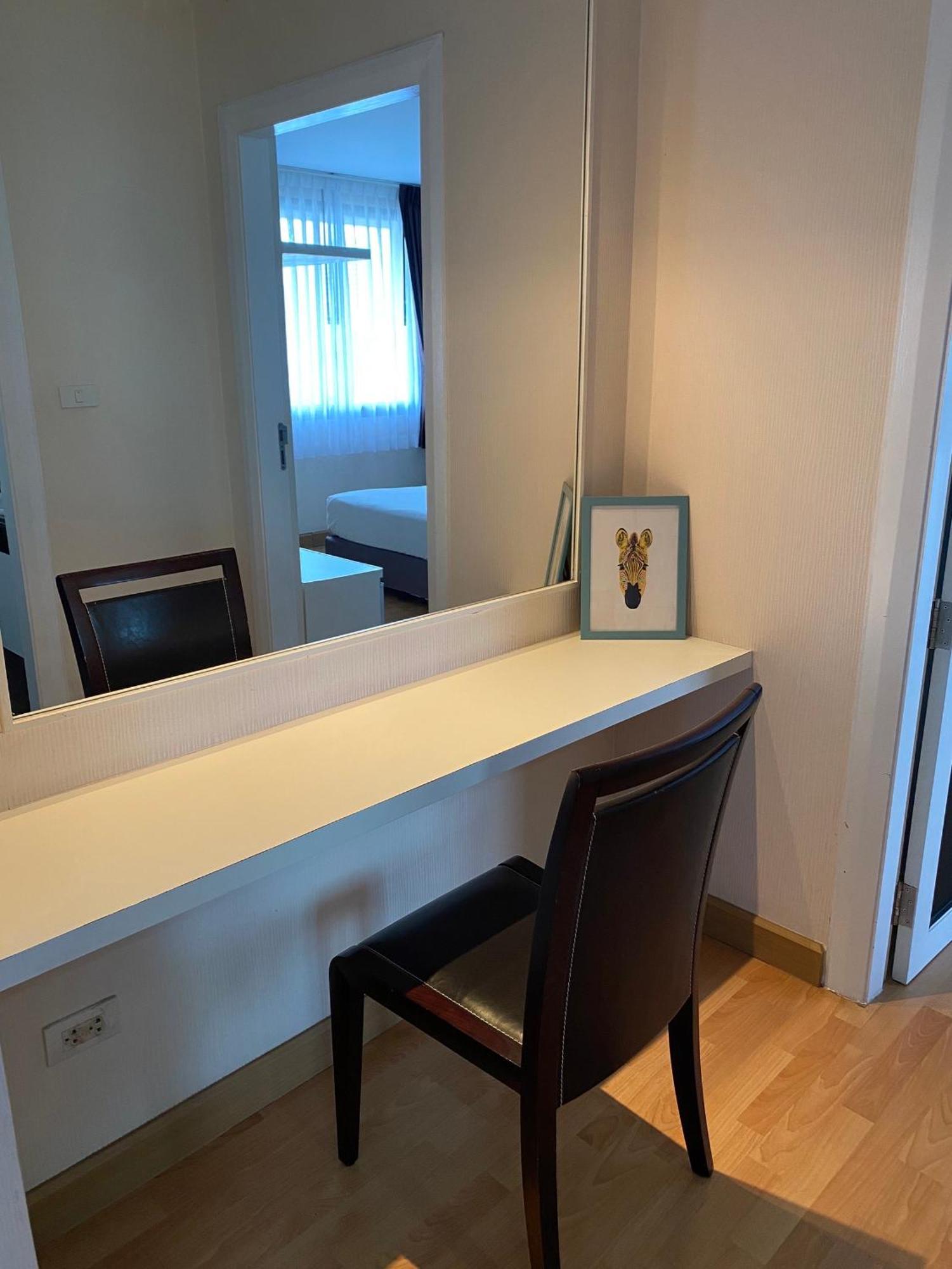 Nantiruj Tower - นันทิรุจ ทาวเวอร์ เซอร์วิสอพาร์ทเม้นท์ สุขุมวิท ซอย 8 Apartment Bangkok Bagian luar foto