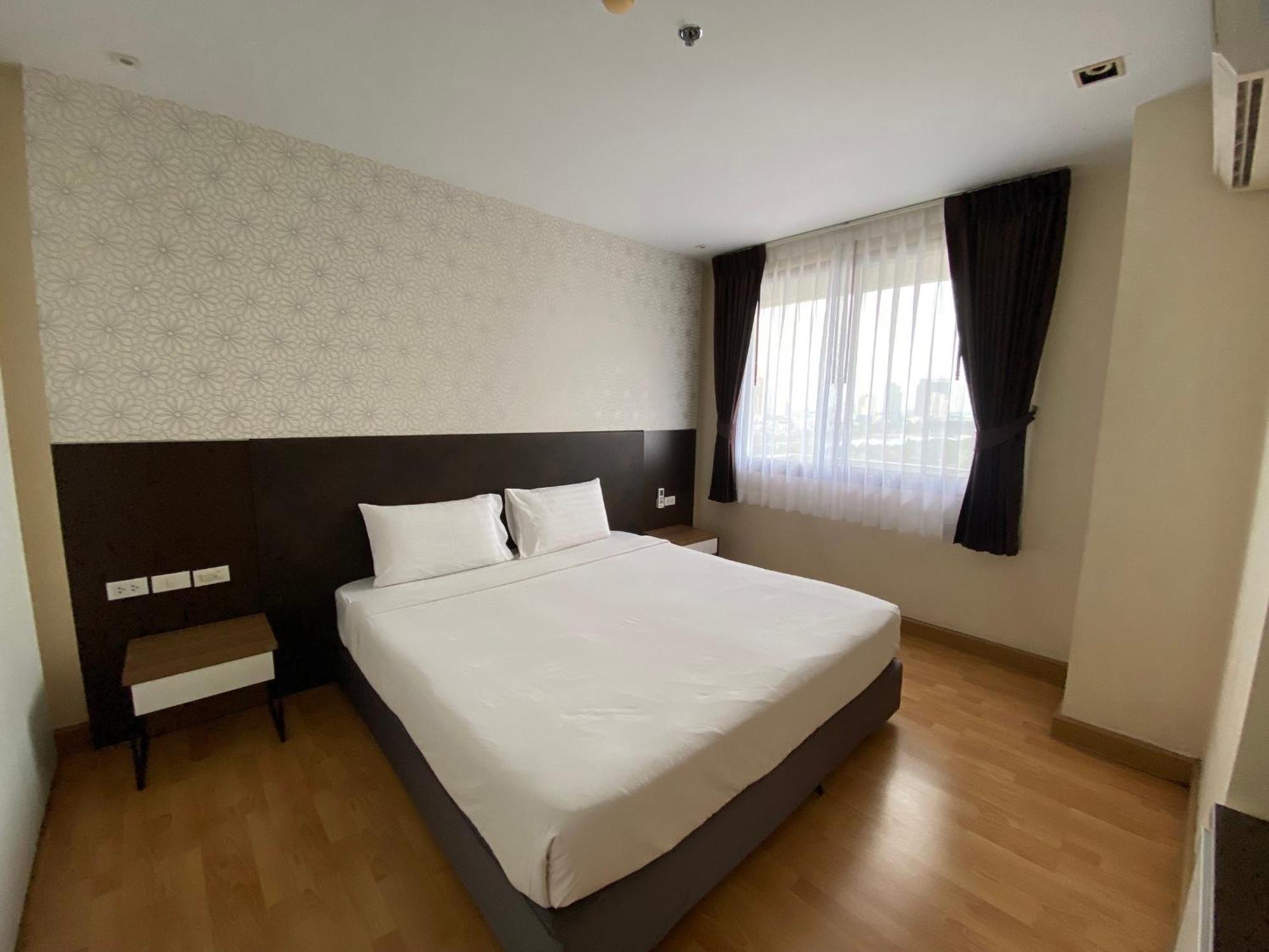 Nantiruj Tower - นันทิรุจ ทาวเวอร์ เซอร์วิสอพาร์ทเม้นท์ สุขุมวิท ซอย 8 Apartment Bangkok Bagian luar foto